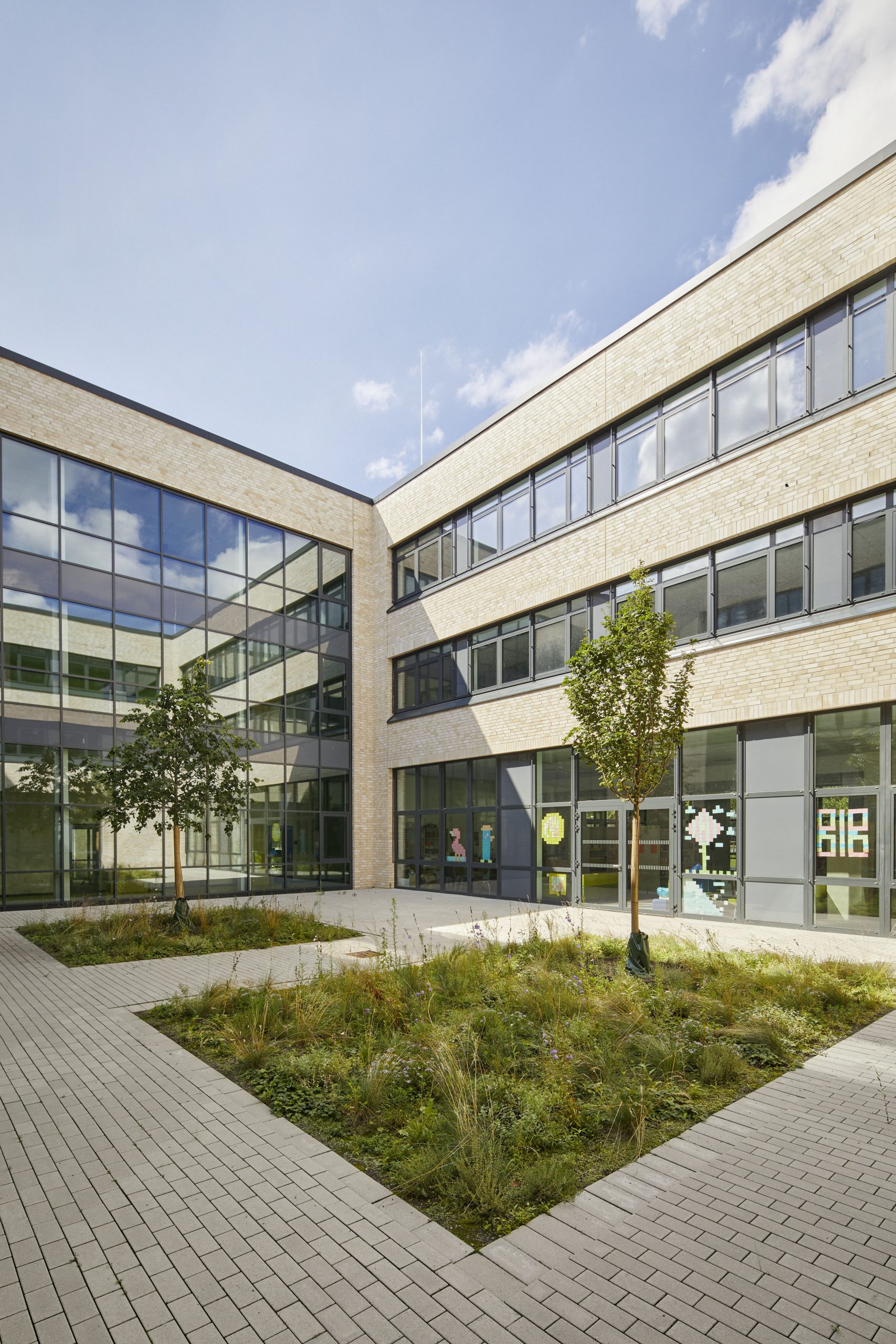 2017 Stadt Köln Vier Schulen und Sporthallen; Mehrzweckhalle, Mensa - Neubau und Sanierung